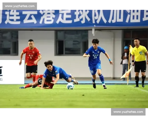 苏超赛场现 散装家庭:父母为连云港助威,子女为苏州呐喊 苏超赛场现 散装家庭:父母为连云港助威,子女为苏州呐喊